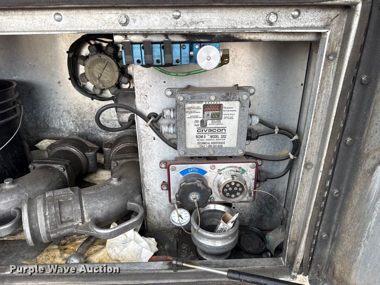 image for item ET6370 2012 Beall BAST-97-3-DC tank trailer