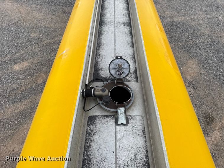 image for item ET6370 2012 Beall BAST-97-3-DC tank trailer
