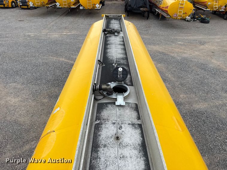 image for item ET6370 2012 Beall BAST-97-3-DC tank trailer