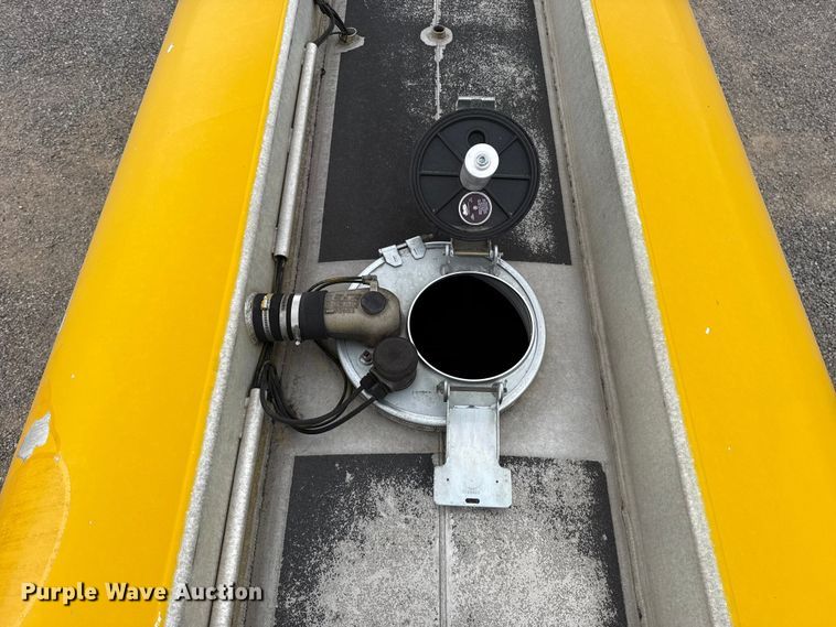 image for item ET6370 2012 Beall BAST-97-3-DC tank trailer