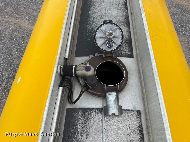 image for item ET6370 2012 Beall BAST-97-3-DC tank trailer