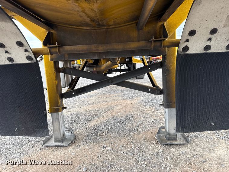 image for item ET6370 2012 Beall BAST-97-3-DC tank trailer
