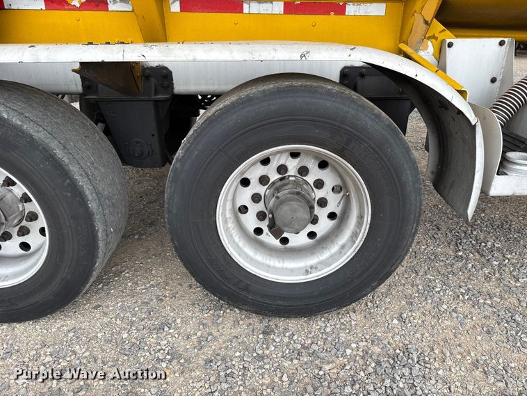 image for item ET6370 2012 Beall BAST-97-3-DC tank trailer