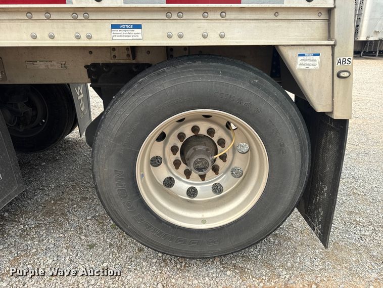 image for item ET6381 2024 Wilson DWH-750CGM grain trailer