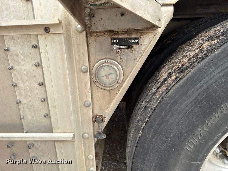 image for item ET6382 2019 Wilson PSDCL-402 livestock trailer