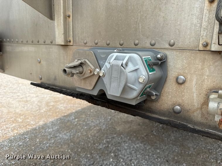 image for item ET6383 2019 Wilson PSDCL-402 livestock trailer