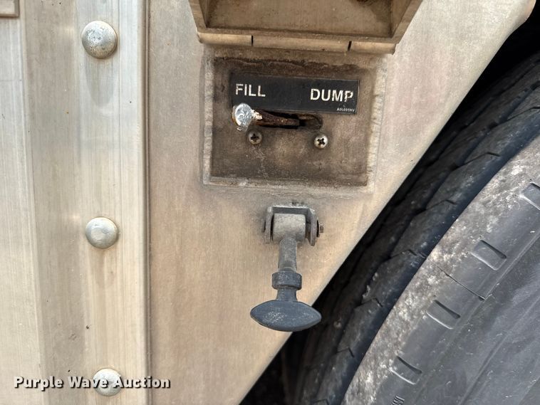 image for item ET6384 2019 Wilson PSDCL-402 livestock trailer