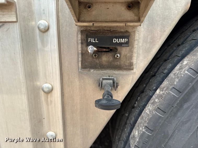 image for item ET6384 2019 Wilson PSDCL-402 livestock trailer