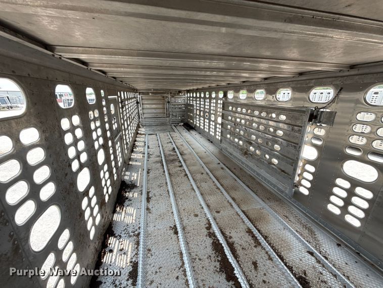 image for item ET6386 2017 Wilson PSDCL-402 livestock trailer