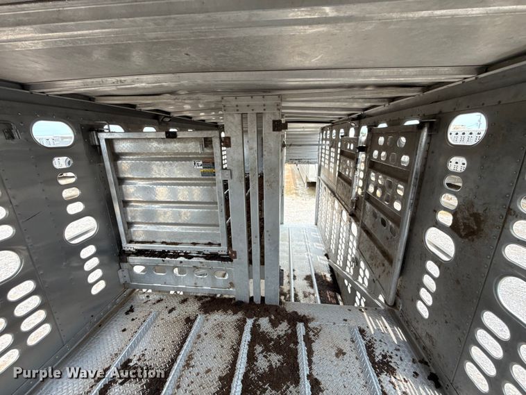 image for item ET6386 2017 Wilson PSDCL-402 livestock trailer