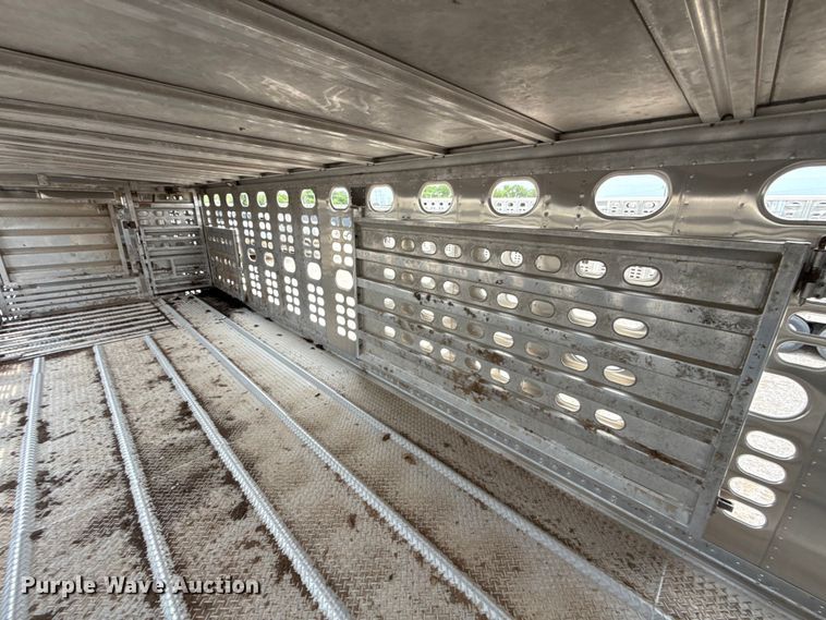 image for item ET6386 2017 Wilson PSDCL-402 livestock trailer