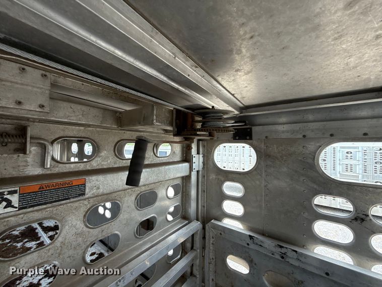 image for item ET6386 2017 Wilson PSDCL-402 livestock trailer