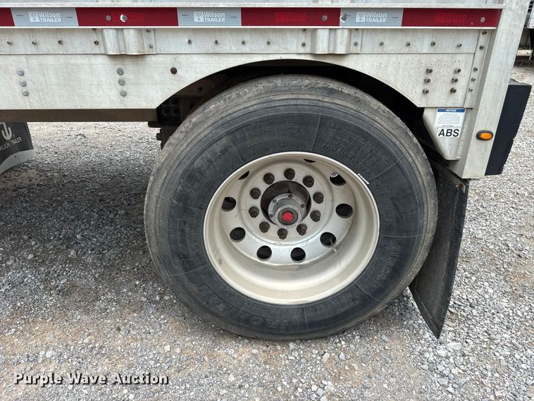 image for item ET6386 2017 Wilson PSDCL-402 livestock trailer
