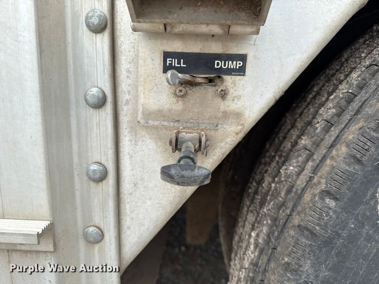 image for item ET6387 2019 Wilson PSDCL-402 livestock trailer
