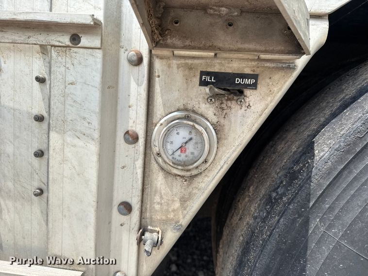 image for item ET6388 2020 Wilson PSDCL-402 livestock trailer