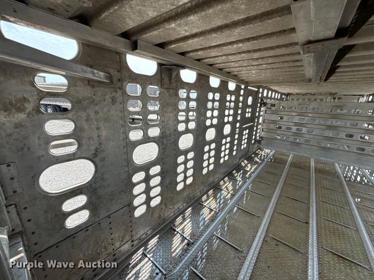 image for item ET6388 2020 Wilson PSDCL-402 livestock trailer