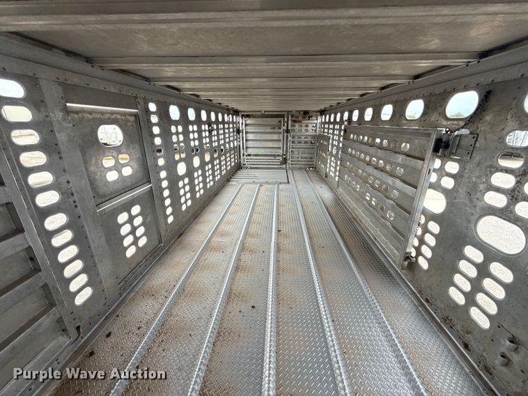 image for item ET6389 2020 Wilson PSDCL-402 livestock trailer