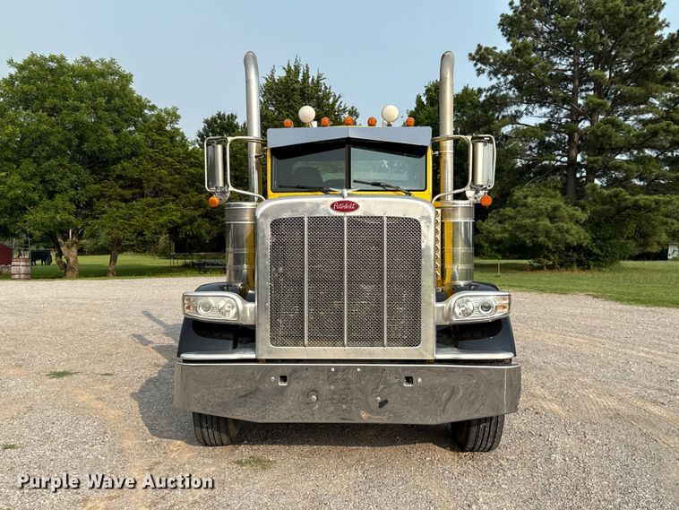 image for item ET6391 2008 Peterbilt 388 semi truck