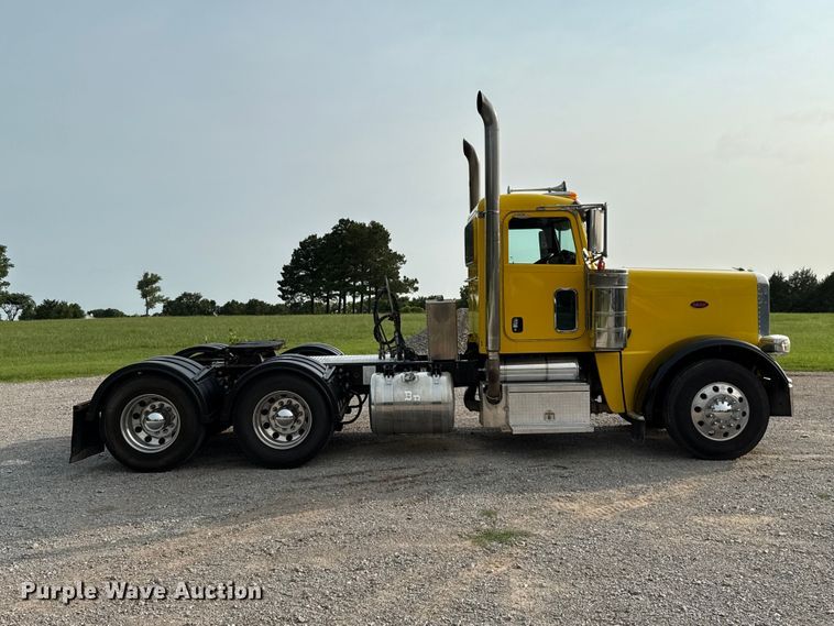 image for item ET6391 2008 Peterbilt 388 semi truck