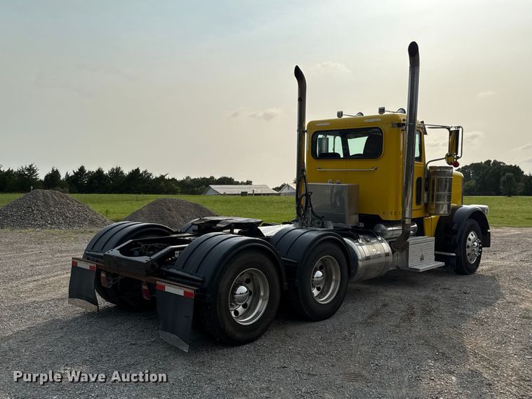 image for item ET6391 2008 Peterbilt 388 semi truck