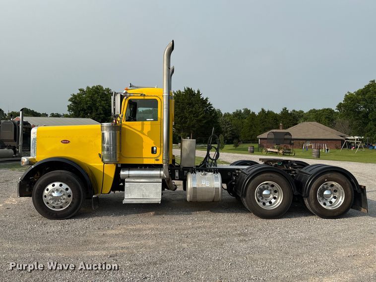 image for item ET6391 2008 Peterbilt 388 semi truck