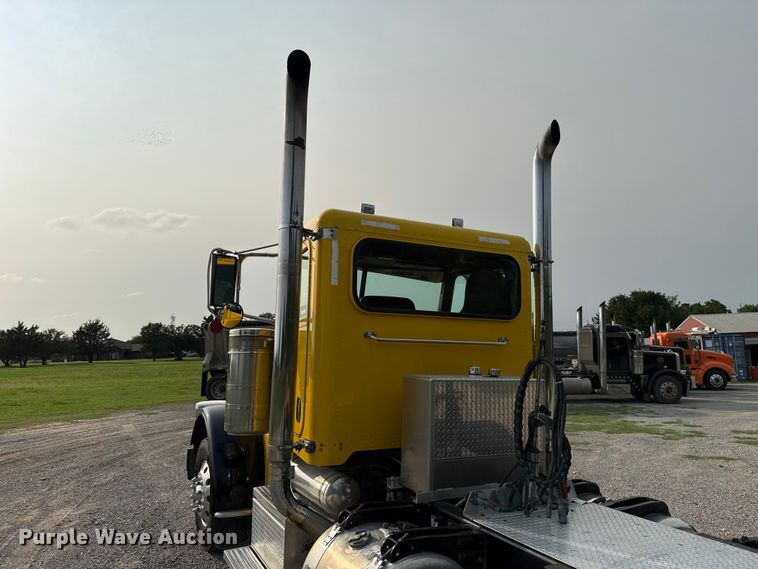 image for item ET6391 2008 Peterbilt 388 semi truck