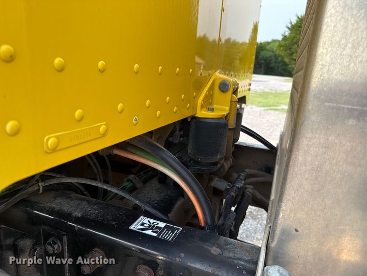 image for item ET6391 2008 Peterbilt 388 semi truck