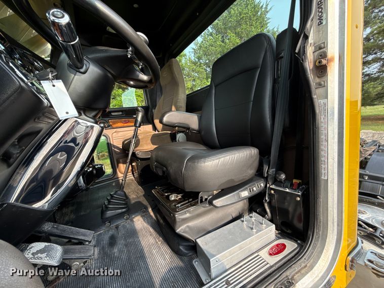 image for item ET6391 2008 Peterbilt 388 semi truck