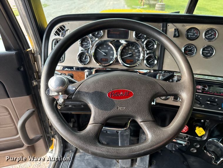 image for item ET6391 2008 Peterbilt 388 semi truck