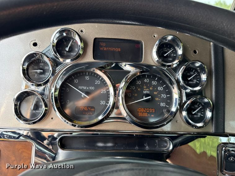 image for item ET6391 2008 Peterbilt 388 semi truck
