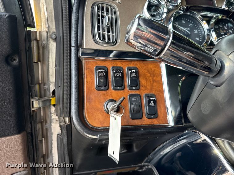 image for item ET6391 2008 Peterbilt 388 semi truck