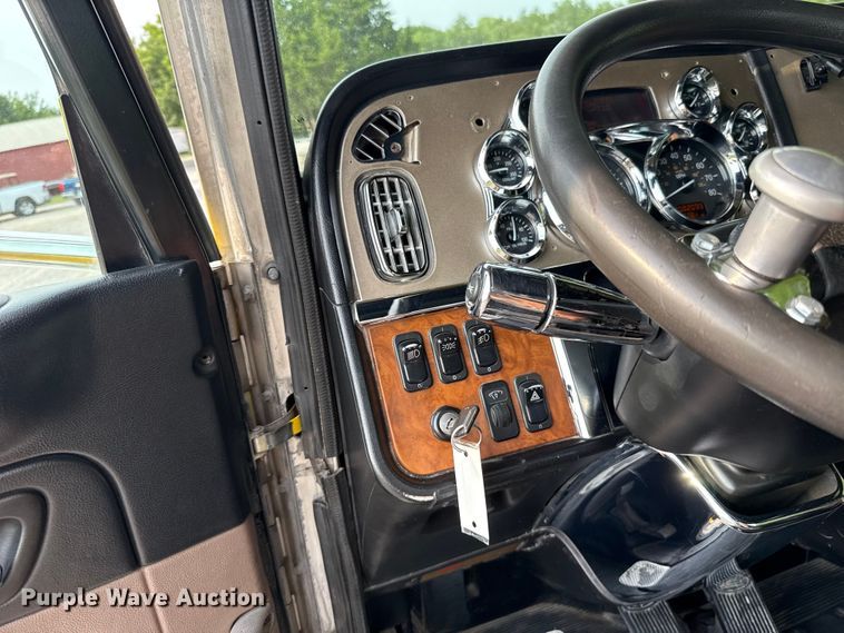 image for item ET6391 2008 Peterbilt 388 semi truck
