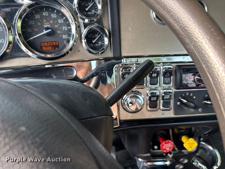 image for item ET6391 2008 Peterbilt 388 semi truck
