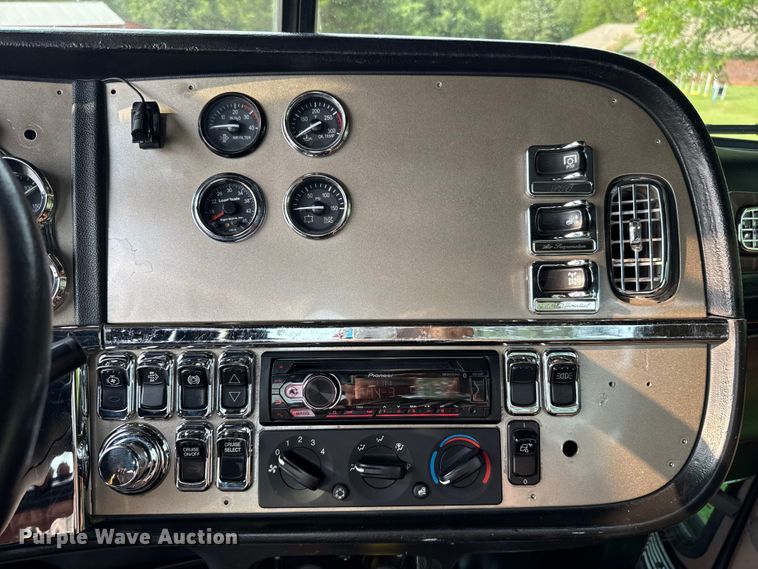 image for item ET6391 2008 Peterbilt 388 semi truck
