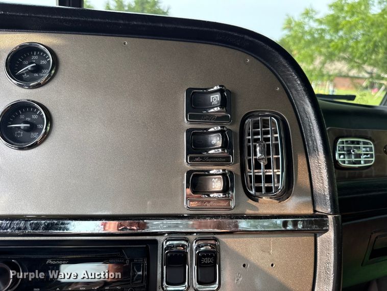 image for item ET6391 2008 Peterbilt 388 semi truck