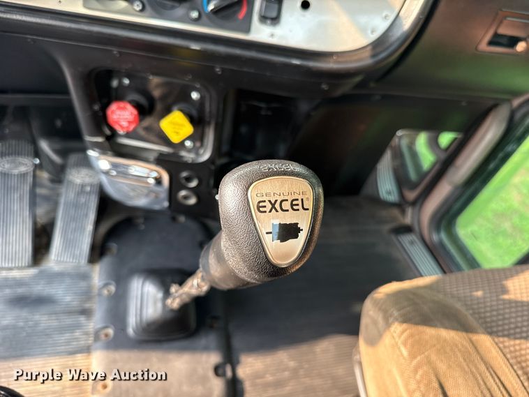image for item ET6391 2008 Peterbilt 388 semi truck