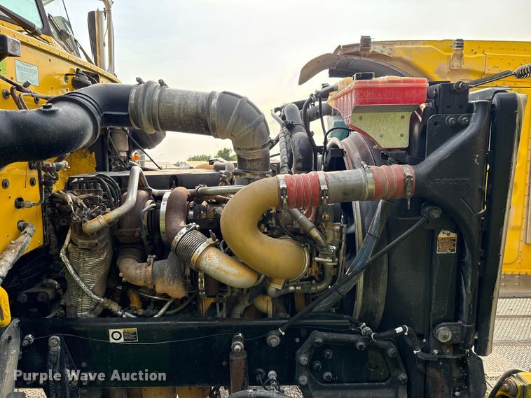 image for item ET6391 2008 Peterbilt 388 semi truck