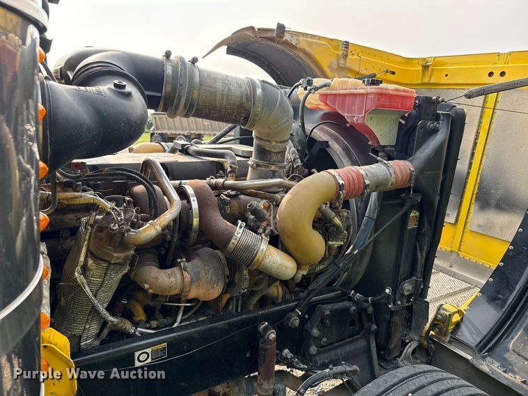 image for item ET6391 2008 Peterbilt 388 semi truck
