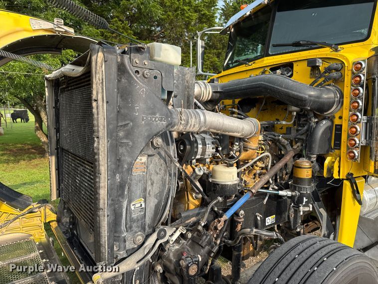 image for item ET6391 2008 Peterbilt 388 semi truck
