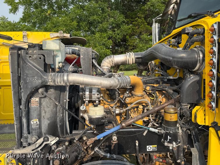 image for item ET6391 2008 Peterbilt 388 semi truck