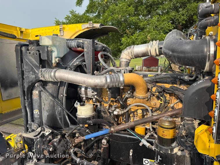 image for item ET6391 2008 Peterbilt 388 semi truck