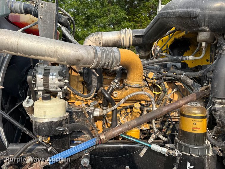 image for item ET6391 2008 Peterbilt 388 semi truck