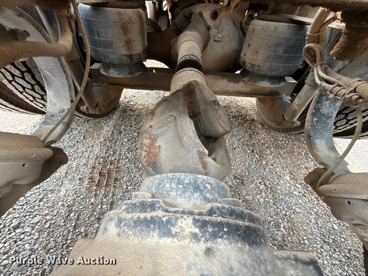 image for item ET6391 2008 Peterbilt 388 semi truck