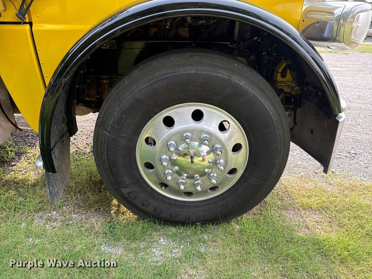 image for item ET6391 2008 Peterbilt 388 semi truck