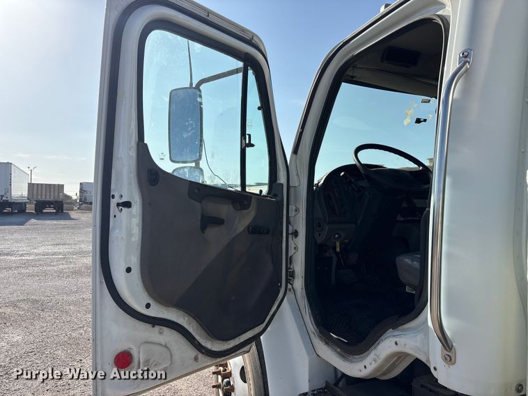 image for item EU5774 2007 Freightliner Business Class M2 fuel truck