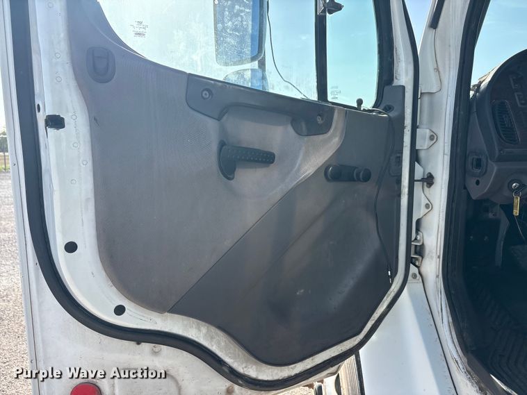 image for item EU5774 2007 Freightliner Business Class M2 fuel truck