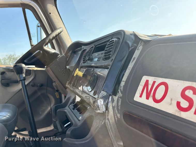 image for item EU5774 2007 Freightliner Business Class M2 fuel truck