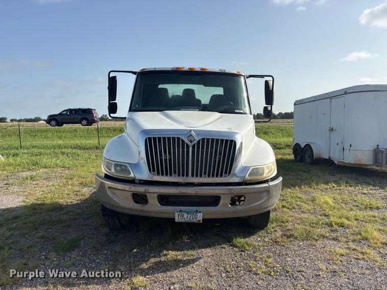 image for item EU5776 2005 International 4300 truck cab and chassis