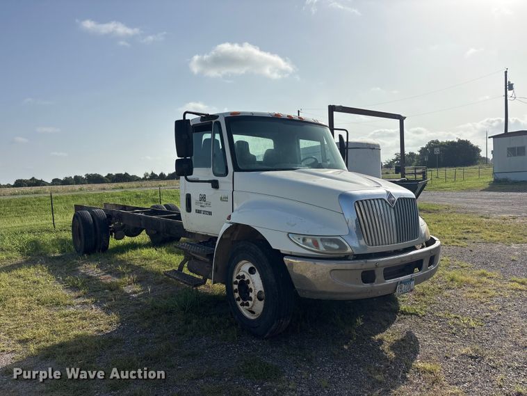 image for item EU5776 2005 International 4300 truck cab and chassis