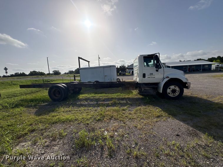 image for item EU5776 2005 International 4300 truck cab and chassis